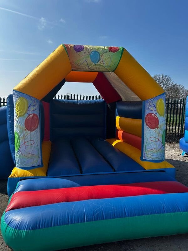 Classic bouncy castle hire - Traditional balloon design castle for children's parties in Essex